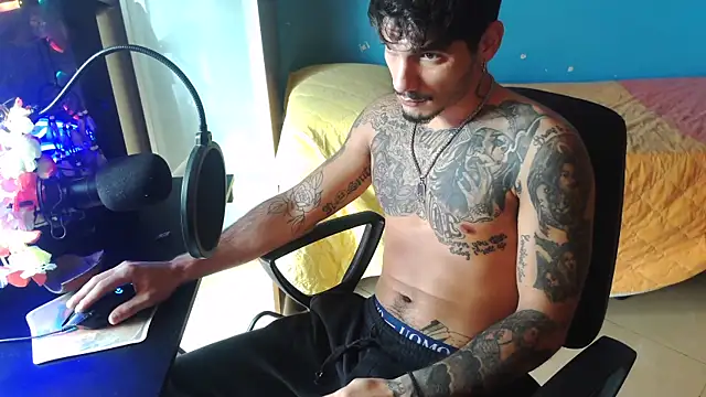 Badboyi1997 online show from 10.22.25