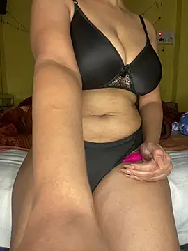 Snapshot of cum-to-nicky chatting on 01.01.25 cum-to-nicky online show from 01.01.25