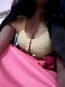 Snapshot of riya_houswife chatting on 12.15.24 riya houswife online show from 12.15.24