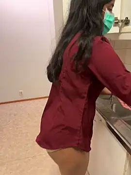 Snapshot of ScarletAss chatting on 01.05.25 ScarletAss online show from 01.05.25