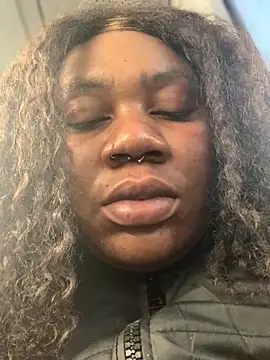 Snapshot of bonbonaumiel chatting on 12.21.24 bonbonaumiel online show from 12.21.24