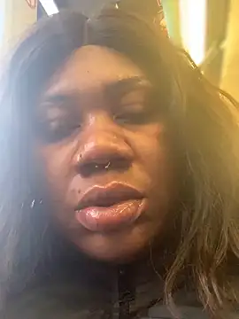 Snapshot of bonbonaumiel chatting on 12.24.24 bonbonaumiel online show from 12.24.24