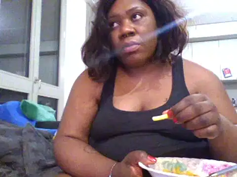 Snapshot of bonbonaumiel chatting on 12.25.24 bonbonaumiel online show from 12.25.24