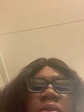 Snapshot of bonbonaumiel chatting on 01.05.25 bonbonaumiel online show from 01.05.25