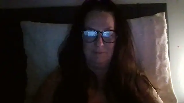 Snapshot of Tillieuk chatting on 04.29.26 Tillieuk online show from 04.29.26