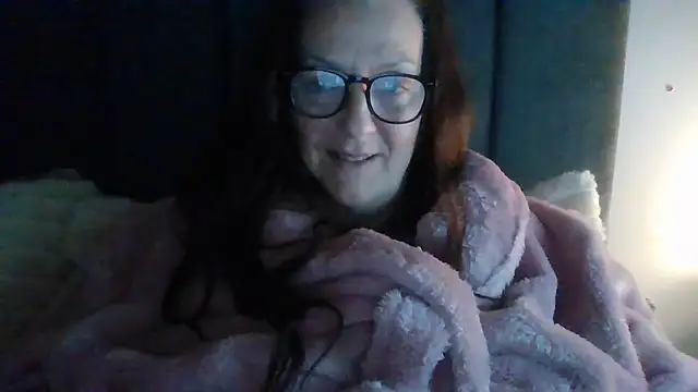 Snapshot of Tillieuk chatting on 05.19.26 Tillieuk online show from 05.19.26