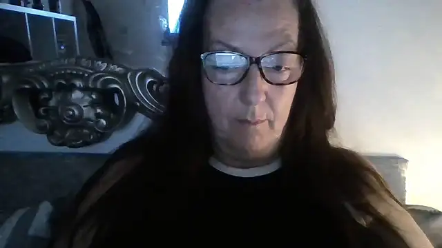 Snapshot of Tillieuk chatting on 05.31.26 Tillieuk online show from 05.31.26