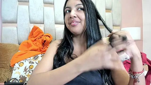 nicole fisherr online show from 10.10.25