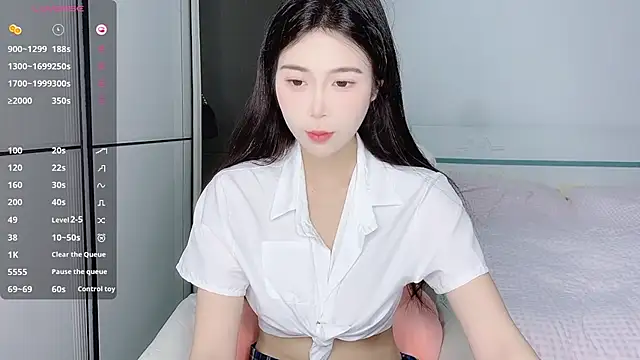 Snapshot of White-Star chatting on 12.27.24 White-Star online show from 12.27.24