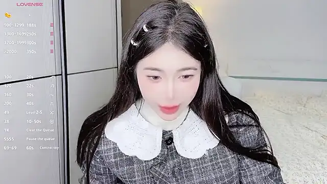 Snapshot of White-Star chatting on 02.01.25 White-Star online show from 02.01.25