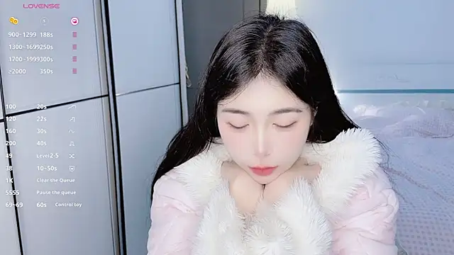 Snapshot of White-Star chatting on 02.07.25 White-Star online show from 02.07.25