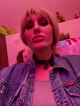 Snapshot of Kamila151 chatting on 01.10.25 Kamila151 online show from 01.10.25