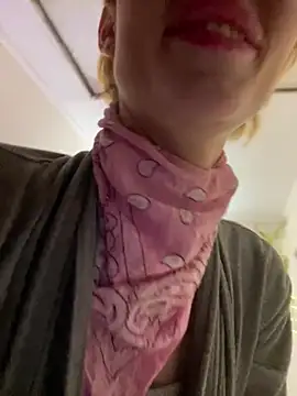 Snapshot of Kamila151 chatting on 02.02.25 Kamila151 online show from 02.02.25