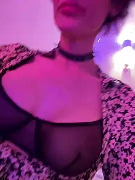 Snapshot of Kamila151 chatting on 02.14.25 Kamila151 online show from 02.14.25