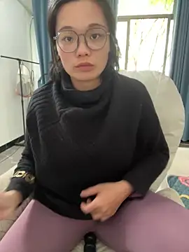 Snapshot of Bella0815 chatting on 02.05.25 Bella0815 online show from 02.05.25