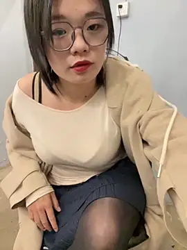 Snapshot of Bella0815 chatting on 02.17.25 Bella0815 online show from 02.17.25