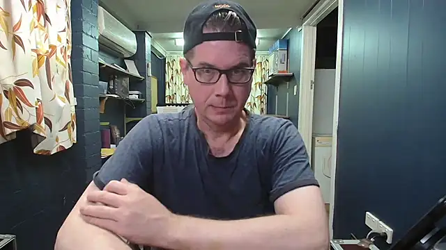 tilobinder online show from 12.15.25