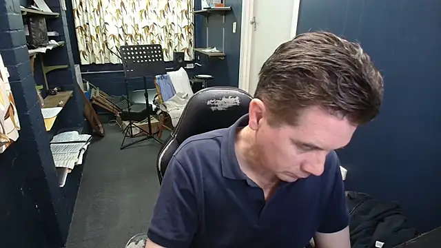 Snapshot of tilobinder chatting on 05.09.26 tilobinder online show from 05.09.26