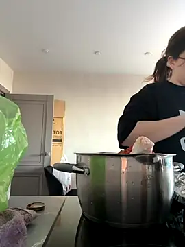 CutiePie3 online show from 11.28.25