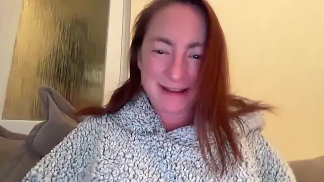 Snapshot of LouiseTswing chatting on 02.12.25 LouiseTswing online show from 02.12.25