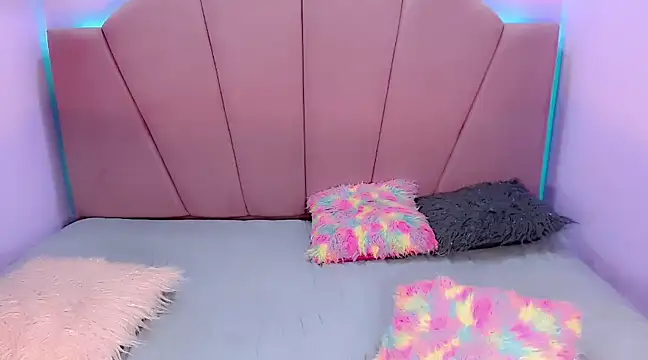 Jadeyourqueen online show from 12.14.24