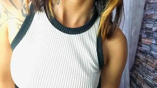 Miaa Thopmson online show from 11.08.25