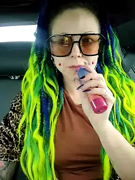 Snapshot of EdgesOfReality chatting on 11.10.25 EdgesOfReality online show from 11.10.25