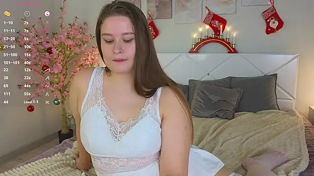 Snapshot of sophie__lee chatting on 12.23.24 sophie  lee online show from 12.23.24