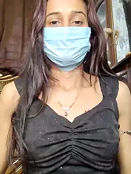 Snapshot of Oleevia chatting on 02.05.25 Oleevia online show from 02.05.25