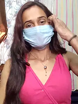 Snapshot of Oleevia chatting on 03.07.25 Oleevia online show from 03.07.25