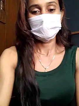 Snapshot of Oleevia chatting on 09.13.25 Oleevia online show from 09.13.25