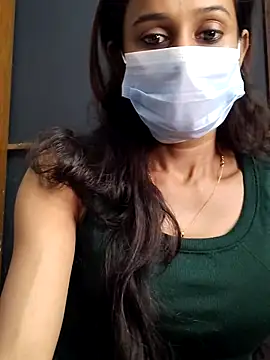 Snapshot of Oleevia chatting on 10.27.25 Oleevia online show from 10.27.25