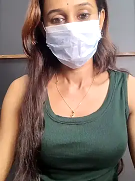 Snapshot of Oleevia chatting on 10.31.25 Oleevia online show from 10.31.25