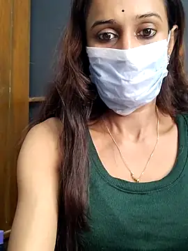 Snapshot of Oleevia chatting on 11.18.25 Oleevia online show from 11.18.25