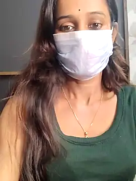 Snapshot of Oleevia chatting on 11.21.25 Oleevia online show from 11.21.25