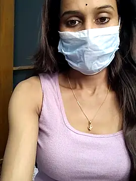 Snapshot of Oleevia chatting on 11.24.25 Oleevia online show from 11.24.25