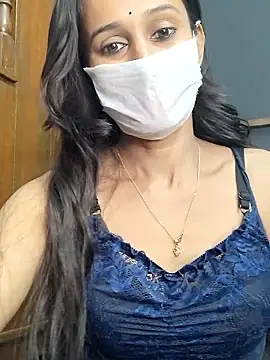 Snapshot of Oleevia chatting on 12.18.25 Oleevia online show from 12.18.25