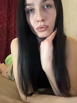 Snapshot of SpecialLina chatting on 03.04.25 SpecialLina online show from 03.04.25