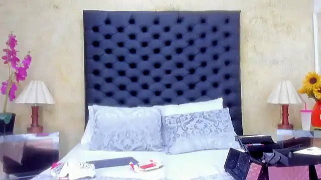 NahomiWhitel online show from 02.19.26