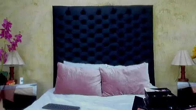 NahomiWhitel online show from 02.24.26