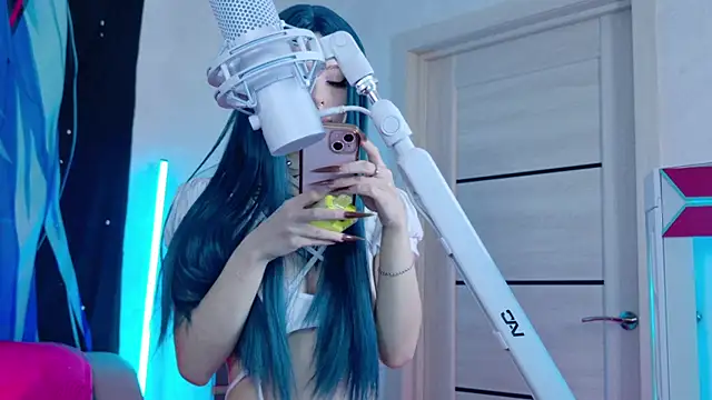 Aurora Natsuki online show from 11.22.25