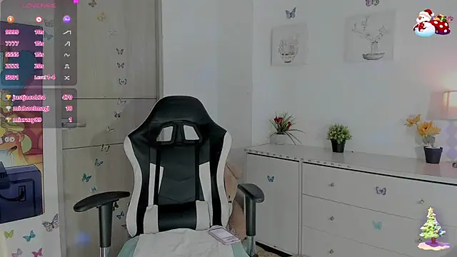 Snapshot of misscassidy_ chatting on 12.16.24 misscassidy online show from 12.16.24