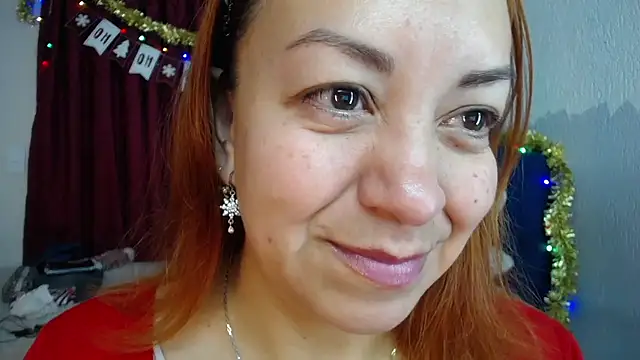 Snapshot of Delilah_Belmont chatting on 01.01.25 Delilah Belmont online show from 01.01.25