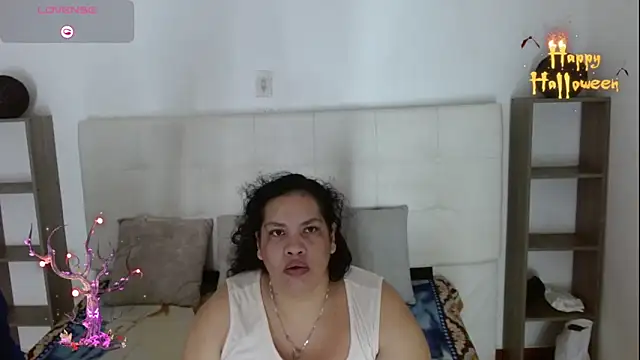 Snapshot of Candy_and_Jh0n chatting on 10.29.25 Candy and Jh0n online show from 10.29.25