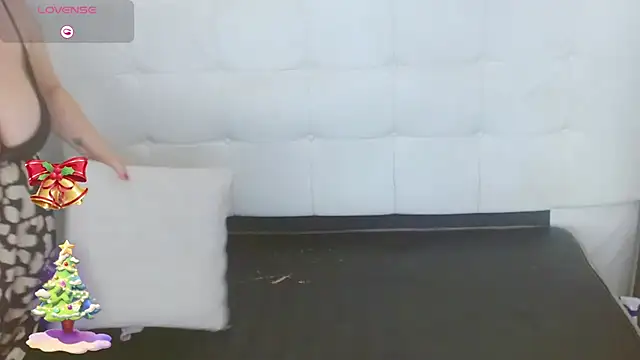 Snapshot of Candy_and_Jh0n chatting on 12.05.25 Candy and Jh0n online show from 12.05.25