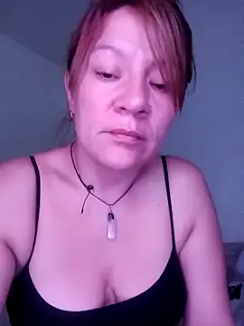 Snapshot of Skylar-Vox- chatting on 03.05.25 Skylar-Vox- online show from 03.05.25