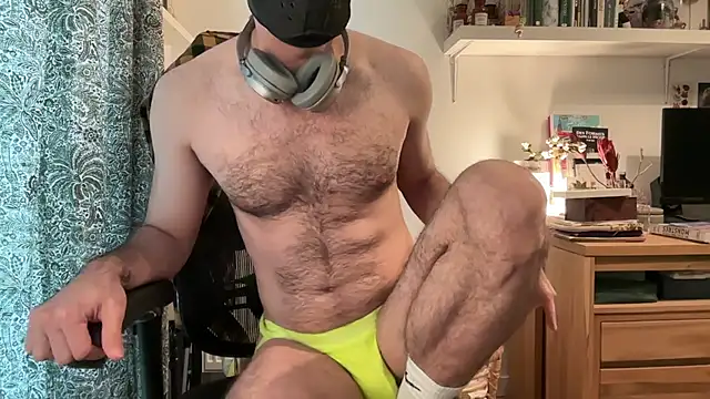 Snapshot of FrenchCamDog chatting on 01.04.25 FrenchCamDog online show from 01.04.25