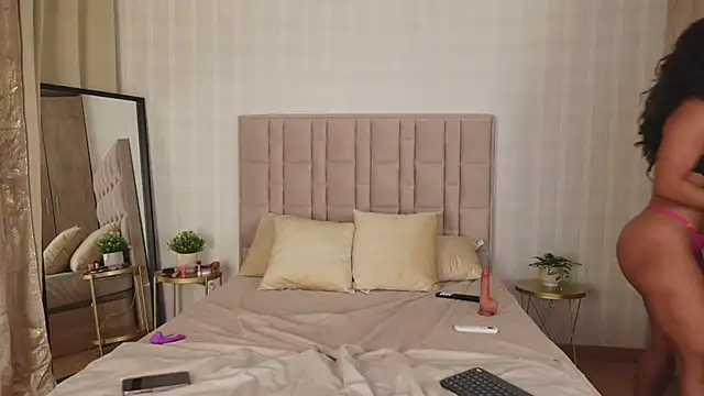 Snapshot of GabyRios chatting on 02.07.25 GabyRios online show from 02.07.25