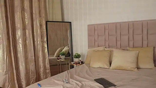 Snapshot of GabyRios chatting on 02.26.25 GabyRios online show from 02.26.25