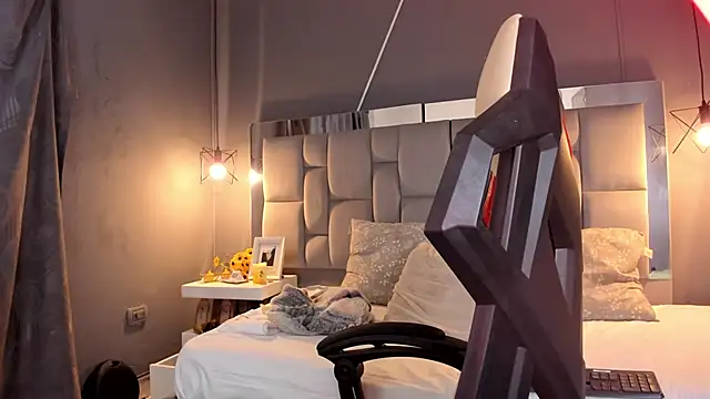 Snapshot of AliceSteel12 chatting on 12.04.24 AliceSteel12 online show from 12.04.24